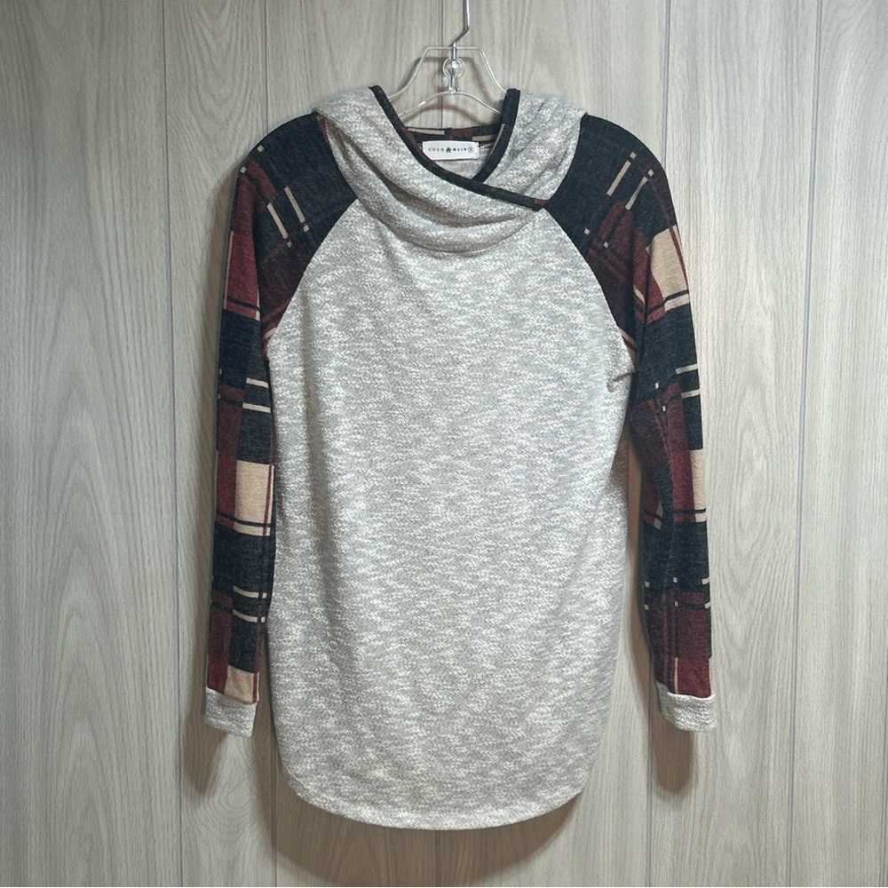 Coco & Main Lightweight Hooded Sweater Size Small